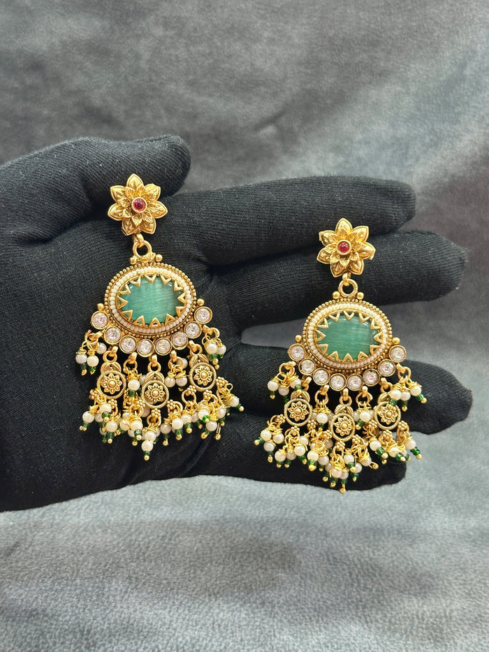 Antique Gold Emerald Kundan Necklace Set with Pearl Drop Earrings NS00030