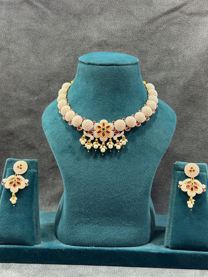 Antique Gold Fan Pendant Choker Necklace Set with Meenakari Earrings NS00028