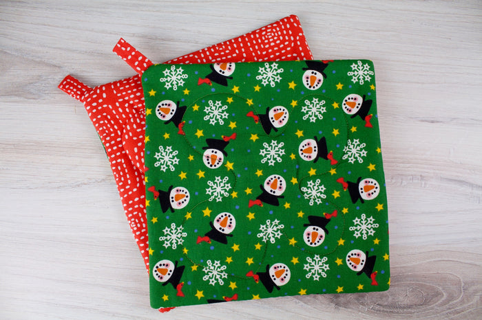 Frosty Potholder-The Blue Peony-Category_Pot Holder,Color_Green,Color_Red,Department_Kitchen,Size_Traditional (Square),Theme_Christmas,Theme_Winter