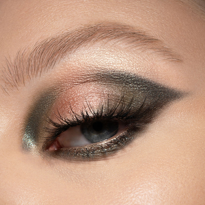 Mini Gloom Palette model look - eye close-up.