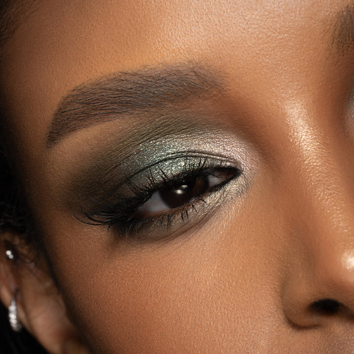 Mini Gloom Palette model look - eye close-up.