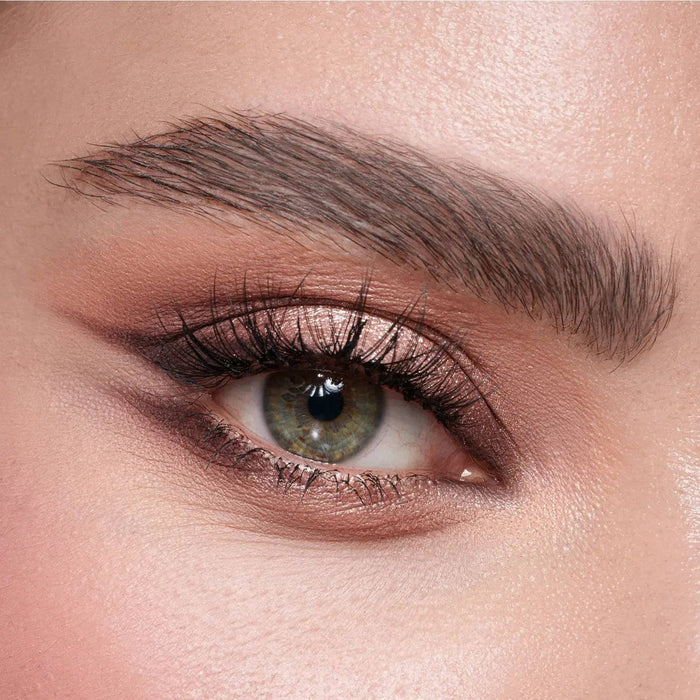 My Mini Dream Eyeshadow Palette model look - eye close-up.