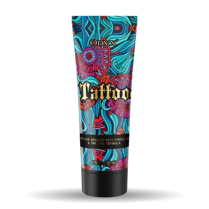 Tuba balsamu Onyx Tattoo Bronzer stoi pionowo na białym tle, prezentując kolorowe opakowanie z motywem artystycznym i napisem Tattoo, wariant 200 ml